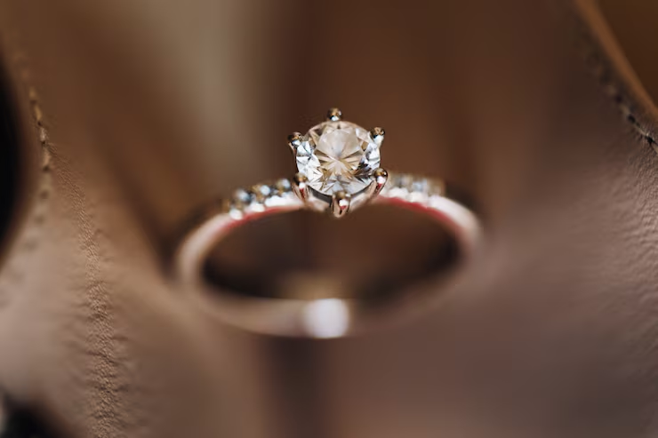 A Local Guide to Engagement Rings in Dallas: Styles, Diamond Selection, and What Buyers Should Know